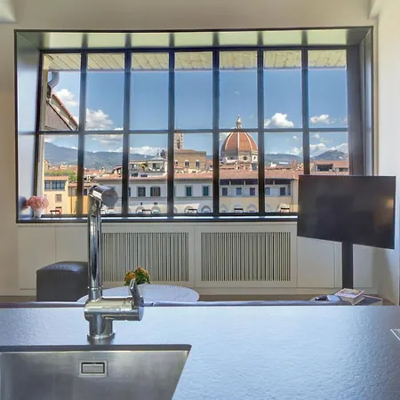 Panoramic Ponte Vecchio Apartment