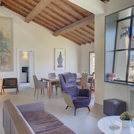 Panoramic Ponte Vecchio Apartment