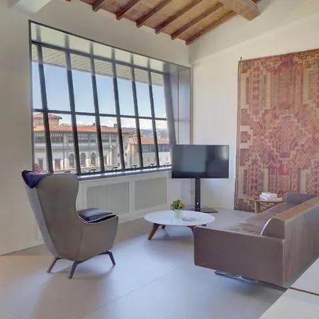 Panoramic Ponte Vecchio Apartment