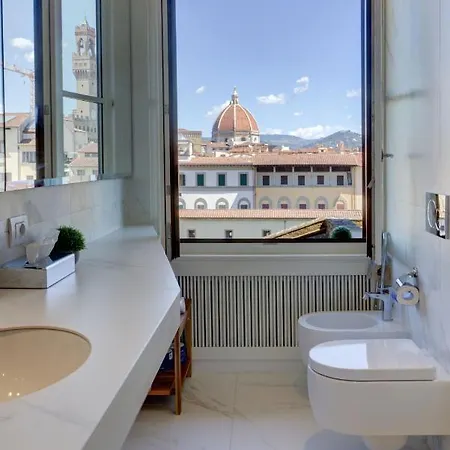 Panoramic Ponte Vecchio Apartment